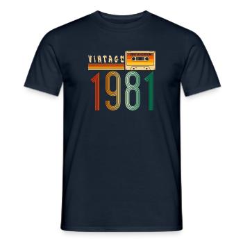 Année 1981 Old School Cassette Musique Rétro - T-shirt homme - marine - Devant - AI Model Male 178 light (178cm)