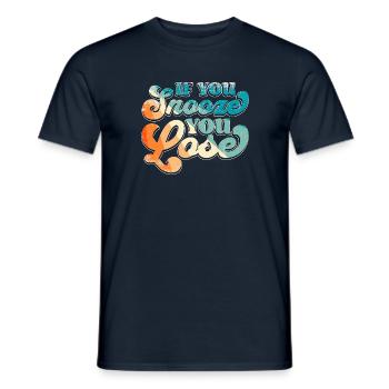 If You Snooze You Lose - Männer T-Shirt - Navy - Vorne - AI Model Male 178 light (178cm)