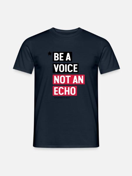 be a voice not an echo — Geschenkidee - Männer T-Shirt - Navy