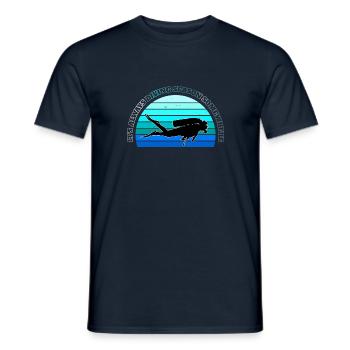 C’est toujours la saison de plongée quelque part - T-shirt homme - marine - Devant - AI Model Male 178 light (178cm)