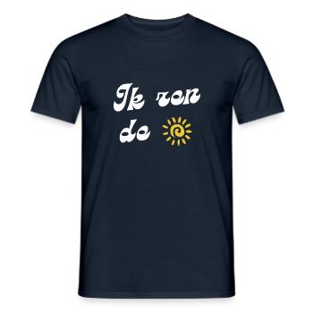I zen le soleil, chemises en dialecte anversoise - T-shirt homme - marine - Devant - AI Model Male 178 light (178cm)