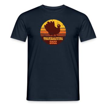 Thanksgiving 2022 Retro - Männer T-Shirt - Navy - Vorne - AI Model Male 178 light (178cm)