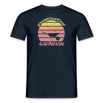 Gärtnerin Schubkarre im Sonnenuntergang, Geschenk - Männer T-Shirt - Navy - Vorne - AI Model Male 178 light (178cm)