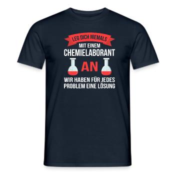 Chemielaborant Chemie Labor lustiger Spruch - Männer T-Shirt - Navy - Vorne - AI Model Male 178 light (178cm)
