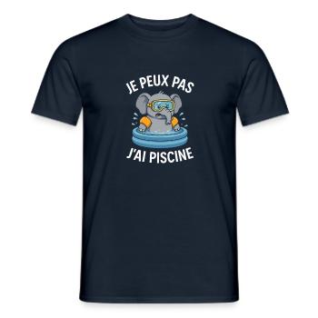 Je peux pas j’ai piscine – design éléphant drôle - T-shirt homme - marine - Devant - AI Model Male 178 light (178cm)