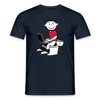 wc kleiner junge sitzen laptop - Männer T-Shirt - Navy - Vorne - AI Model Male 178 light (178cm)
