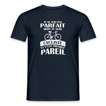 Citation humour Vélo Bicyclette Cadeau Cycliste - T-shirt homme - marine - Devant - AI Model Male 178 light (178cm)