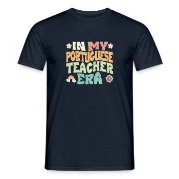 in my portuguese teacher era - Männer T-Shirt - Navy - Vorne - AI Model Male 178 light (178cm)