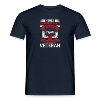 Ne sous-estimez jamais la vitesse et la puissance des compétences de - T-shirt homme - marine - Devant - AI Model Male 178 light (178cm)