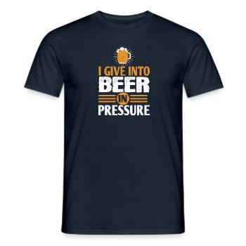 Ich gebe dem Bier unter Druck nach - Männer T-Shirt - Navy - Vorne - AI Model Male 178 light (178cm)