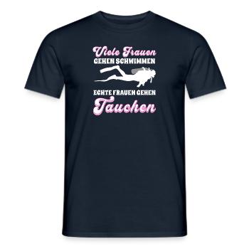 Viele Frauen gehen schwimmen, echte Frauen tauchen - Männer T-Shirt - Navy - Vorne - AI Model Male 178 light (178cm)