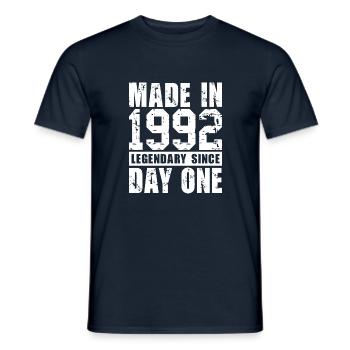 Fabriqué en 1992, légendaire depuis le premier jour - T-shirt homme - marine - Devant - AI Model Male 178 light (178cm)