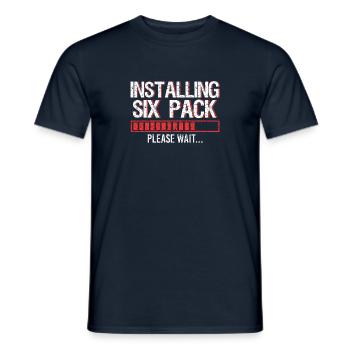 Installation de Six Pack Veuillez patienter - T-shirt homme - marine - Devant - AI Model Male 178 light (178cm)