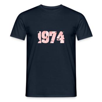 1974 - Männer T-Shirt - Navy - Vorne - AI Model Male 178 light (178cm)