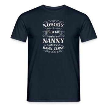 Assistante maternelle Nounou Aupair Baby-sitter - T-shirt homme - marine - Devant - AI Model Male 178 light (178cm)