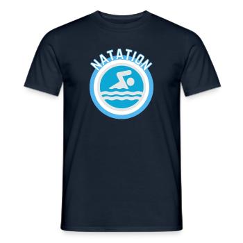 Schwimmbad - Männer T-Shirt - Navy - Vorne - AI Model Male 178 light (178cm)