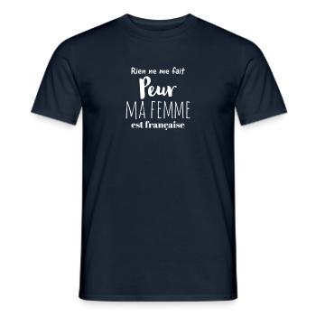 Rien ne me fait peur ma femme est française - T-shirt homme - marine - Devant - AI Model Male 178 light (178cm)