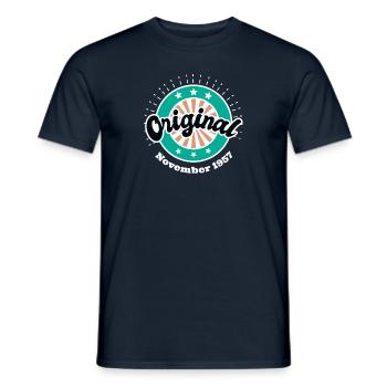 Novembre 1957 Original 66 Ans Homme Femme - T-shirt homme - marine - Devant - AI Model Male 178 light (178cm)