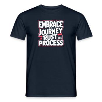 Embrassez le voyage, faites confiance au processus Art Print - T-shirt homme - marine - Devant - AI Model Male 178 light (178cm)