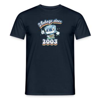 Vintage 2003 Cassette Cassette Rétro 22e anniversaire - T-shirt homme - marine - Devant - AI Model Male 178 light (178cm)