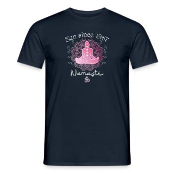 Zen seit 1967 - 58 Jahre Ruhe - Männer T-Shirt - Navy - Vorne - AI Model Male 178 light (178cm)
