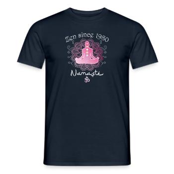 Zen seit 1980 - Namaste Achtsamkeit 45. Geburtstag - Männer T-Shirt - Navy - Vorne - AI Model Male 178 light (178cm)