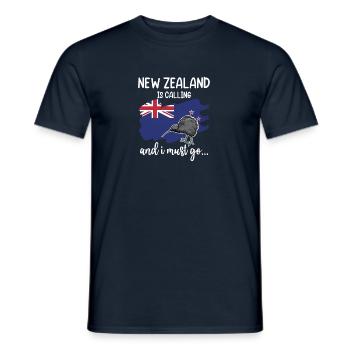 Neuseeland Flagge New Zealand Is Calling I Must Go - Männer T-Shirt - Navy - Vorne - AI Model Male 178 light (178cm)