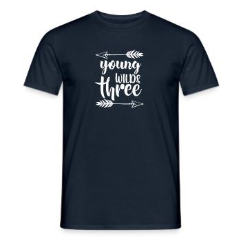 young wild & and three 3 drei Geburtstag - Männer T-Shirt - Navy - Vorne - AI Model Male 178 light (178cm)