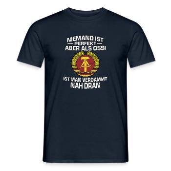 Cooles DDR Nostalgie Ostdeutsch DDR Produkte - Männer T-Shirt - Navy - Vorne - AI Model Male 178 light (178cm)