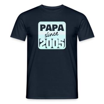 Papa 2005 - Männer T-Shirt - Navy - Vorne - AI Model Male 178 light (178cm)