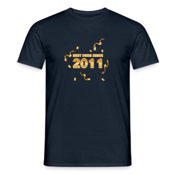 Jahr 2011 - Männer T-Shirt - Navy - Vorne - AI Model Male 178 light (178cm)