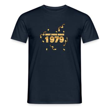 Born in 1979 - Men's T-Shirt - navy - Front - AI Model Male 178 light (178cm)