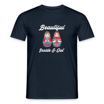Belle Matriochka Babushka à l'intérieur et à l'extérieur - T-shirt homme - marine - Devant - AI Model Male 178 light (178cm)