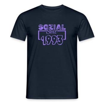Sozialarbeiter 1993 - Männer T-Shirt - Navy - Vorne - AI Model Male 178 light (178cm)