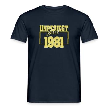 Invaincu en 1981 - T-shirt homme - marine - Devant - AI Model Male 178 light (178cm)