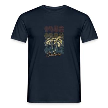 1982 Classics Retro - Männer T-Shirt - Navy - Vorne - AI Model Male 178 light (178cm)