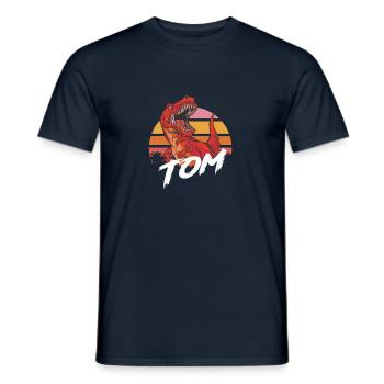 TOM - Schöner Jungen Name mit T-REX Dino - Männer T-Shirt - Navy - Vorne - AI Model Male 178 light (178cm)