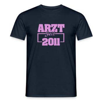 HNO 2011 - Männer T-Shirt - Navy - Vorne - AI Model Male 178 light (178cm)