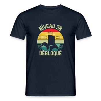 Niveau 38 Débloqué - T-shirt homme - marine - Devant - AI Model Male 178 light (178cm)