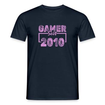 2010 - Männer T-Shirt - Navy - Vorne - AI Model Male 178 light (178cm)