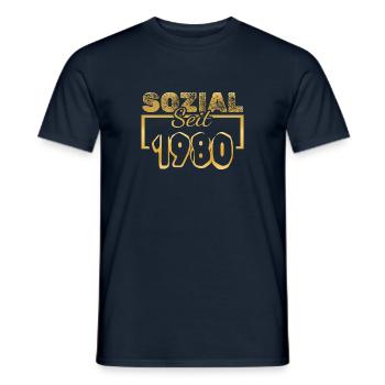 Jahr 1980 - Männer T-Shirt - Navy - Vorne - AI Model Male 178 light (178cm)