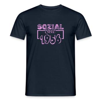 Sozial 1956 - Männer T-Shirt - Navy - Vorne - AI Model Male 178 light (178cm)