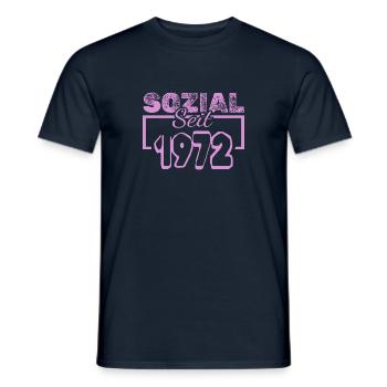 Social Worker 1972 - Men's T-Shirt - navy - Front - AI Model Male 178 light (178cm)