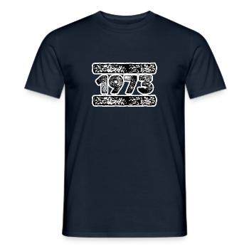 1973 - Männer T-Shirt - Navy - Vorne - AI Model Male 178 light (178cm)