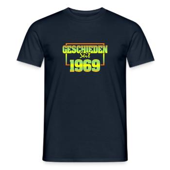 Mari 1969 - T-shirt homme - marine - Devant - AI Model Male 178 light (178cm)