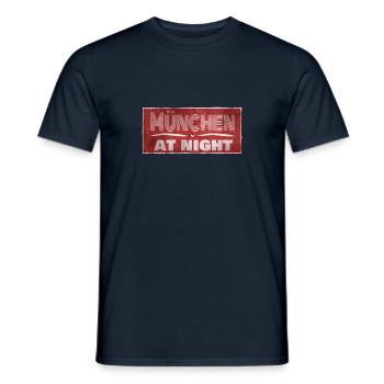 Stadt München bei Nacht - Männer T-Shirt - Navy - Vorne - AI Model Male 178 light (178cm)