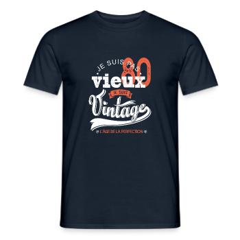 Je suis vintage cadeau humour anniversaire 80 ans - T-shirt homme - marine - Devant - AI Model Male 178 light (178cm)
