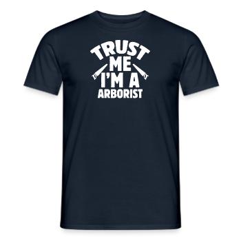 Arborist Baumpfleger Gärtner GalaBau Geschenk - Männer T-Shirt - Navy - Vorne - AI Model Male 178 light (178cm)