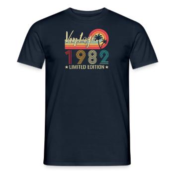 Jahrgang 1982 geboren Retro 1982 Geburtstag - Männer T-Shirt - Navy - Vorne - AI Model Male 178 light (178cm)