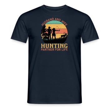 Hunting I Husband and wife motif for hunters - Men's T-Shirt - navy - Front - AI Model Male 178 light (178cm)